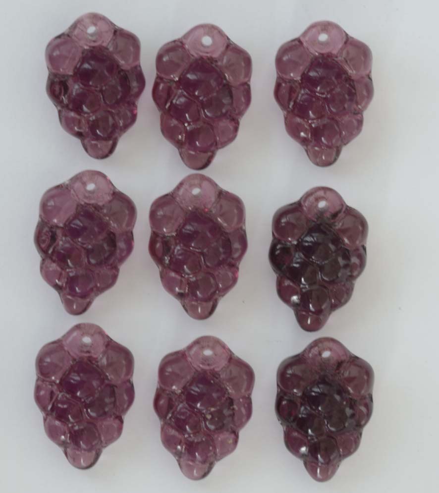 Fruit 3D Purple Grapes Amethyst Tanzanite Czech Glass Charm Beads x 9 -  jewelbeads4